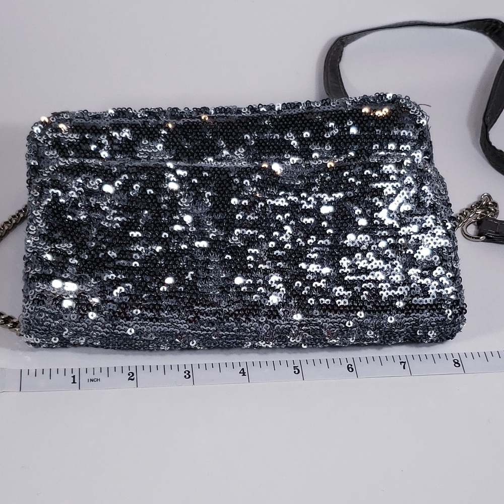 🍀Host Pick🍀Xhilaration Silver Sequined Clutch - Picture 3 of 7